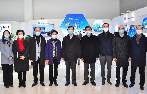 上海市委常委、常務副市長陳寅調(diào)研市抗疫醫(yī)療物資保障基地