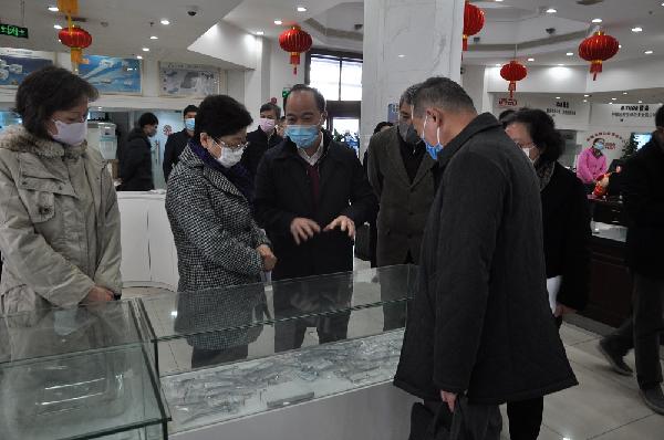 上海市政協(xié)政協(xié)副主席、黨組副書記方惠萍一行赴上藥控股醫(yī)療器械調(diào)研
